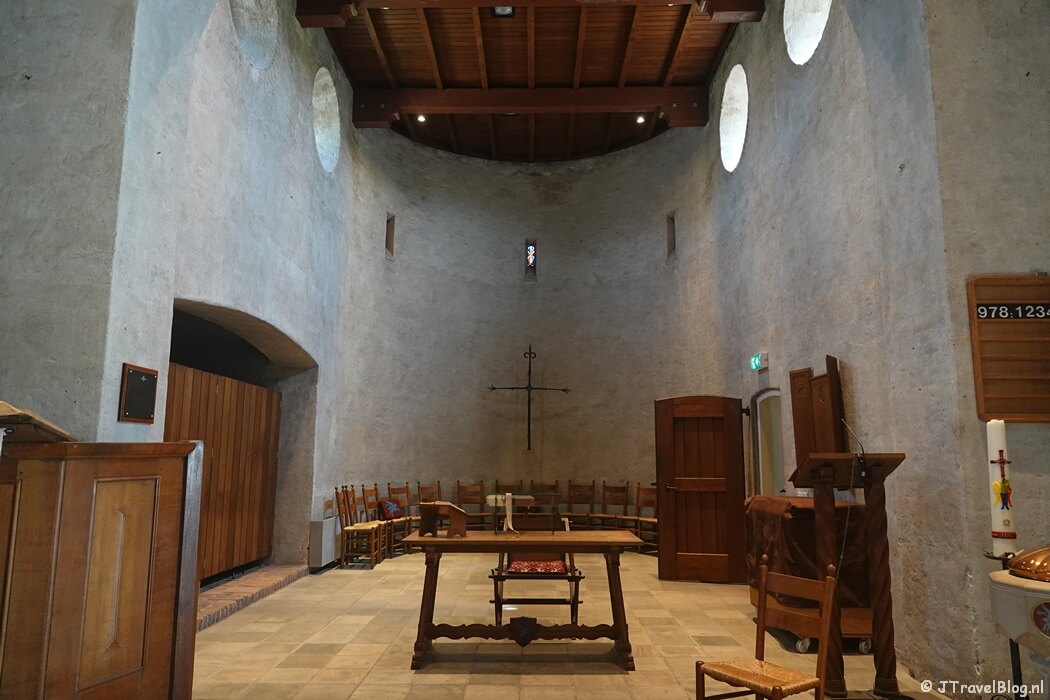 De Oude Kerk in Oosterbeek tijdens etappe 6 van het Pad van de Vrijheid van Driel naar Oosterbeek