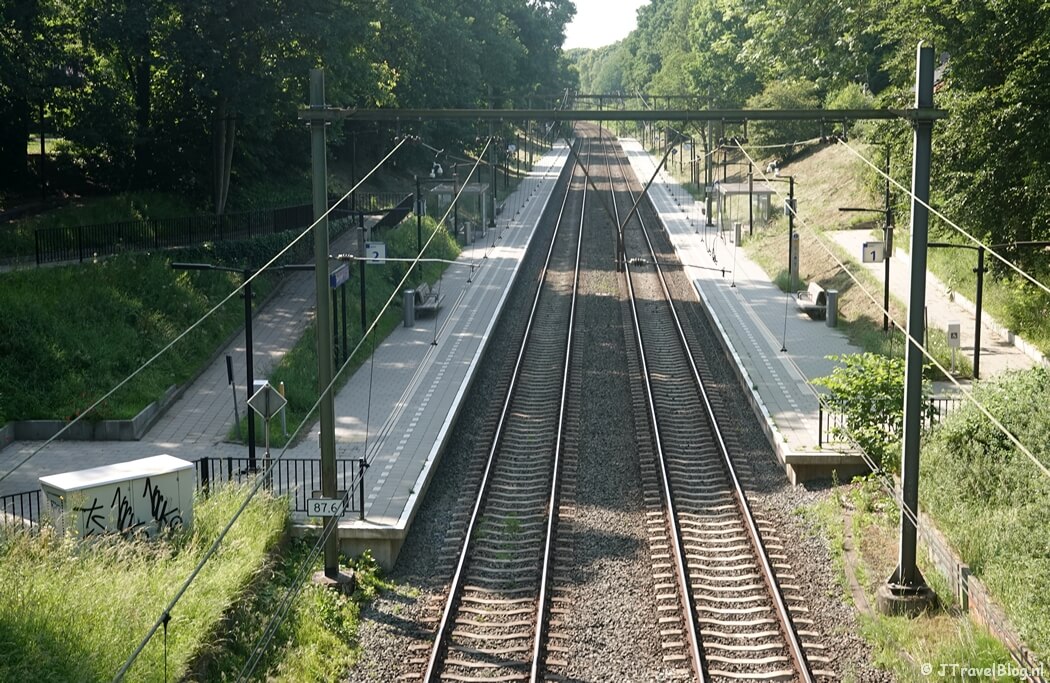 Station van Oosterbeek tijdens etappe 6 van het Pad van de Vrijheid van Driel naar Oosterbeek