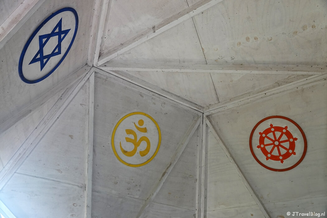 Het kunstwerk 'Eenheid van Alles' van Ton Kroes tijdens etappe 10 van het Pad van de Vrijheid van Lunteren naar Veenendaal De Klomp