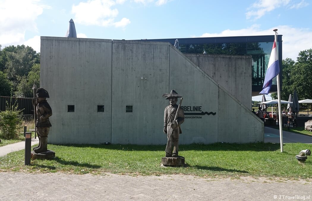 Grebbelinie Bezoekerscentrum tijdens etappe 10 van het Pad van de Vrijheid van Lunteren naar Veenendaal De Klomp
