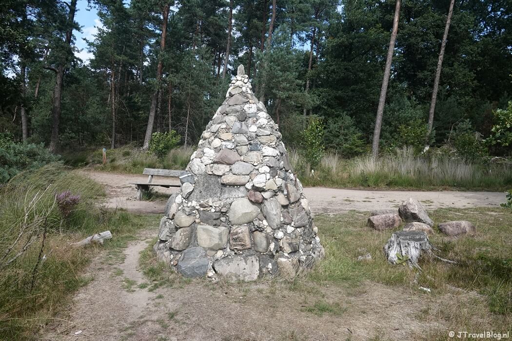 De piramide tijdens de wandeling van de Groene Wissel Vierhouten