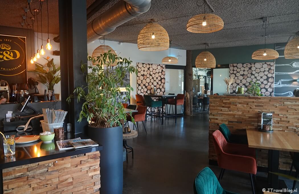 Restaurant Grebbelounge tijdens etappe 10 van het Pad van de Vrijheid van Lunteren naar Veenendaal De Klomp