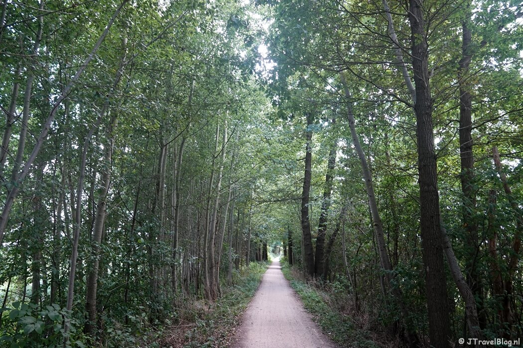 De Slaperdijk tijdens etappe 10 van het Pad van de Vrijheid van Lunteren naar Veenendaal De Klomp