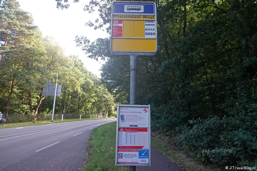 Bushalte Rhenendael-West tijdens etappe 11 van het Pad van de Vrijheid van Veenendaal De Klomp naar Veenendaal Prattenburg