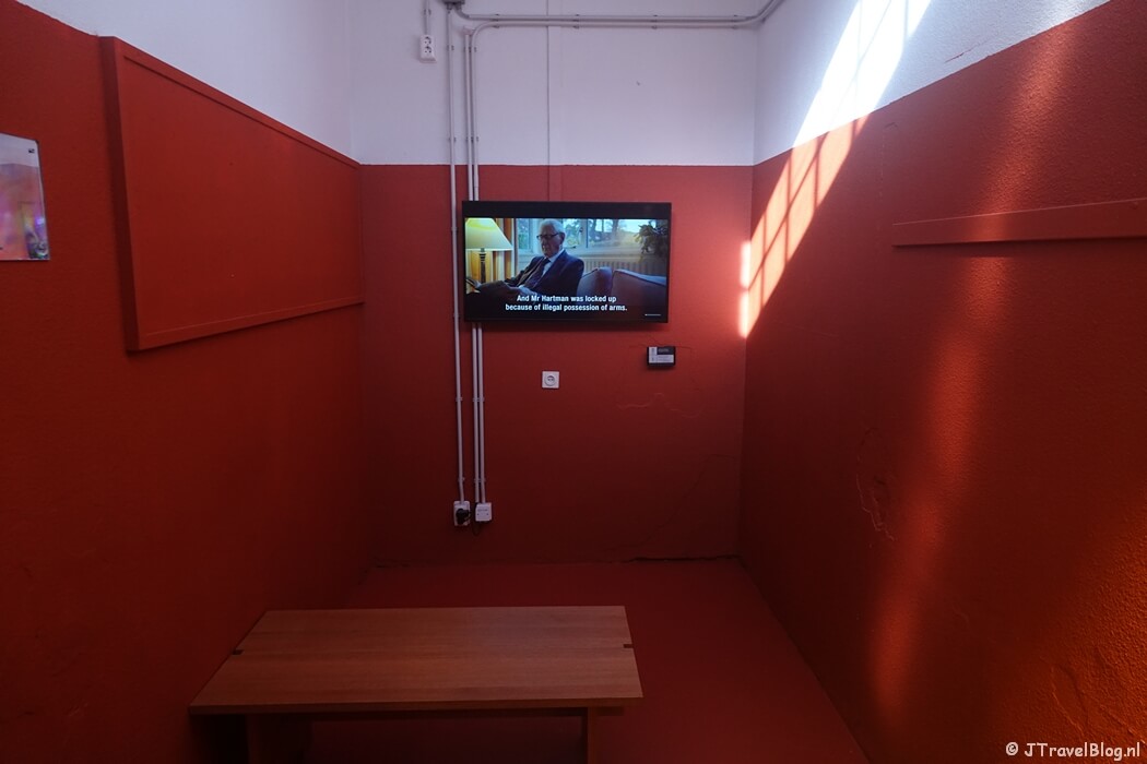 De film in een cel in het Nationaal Monument Oranjehotel in Den Haag