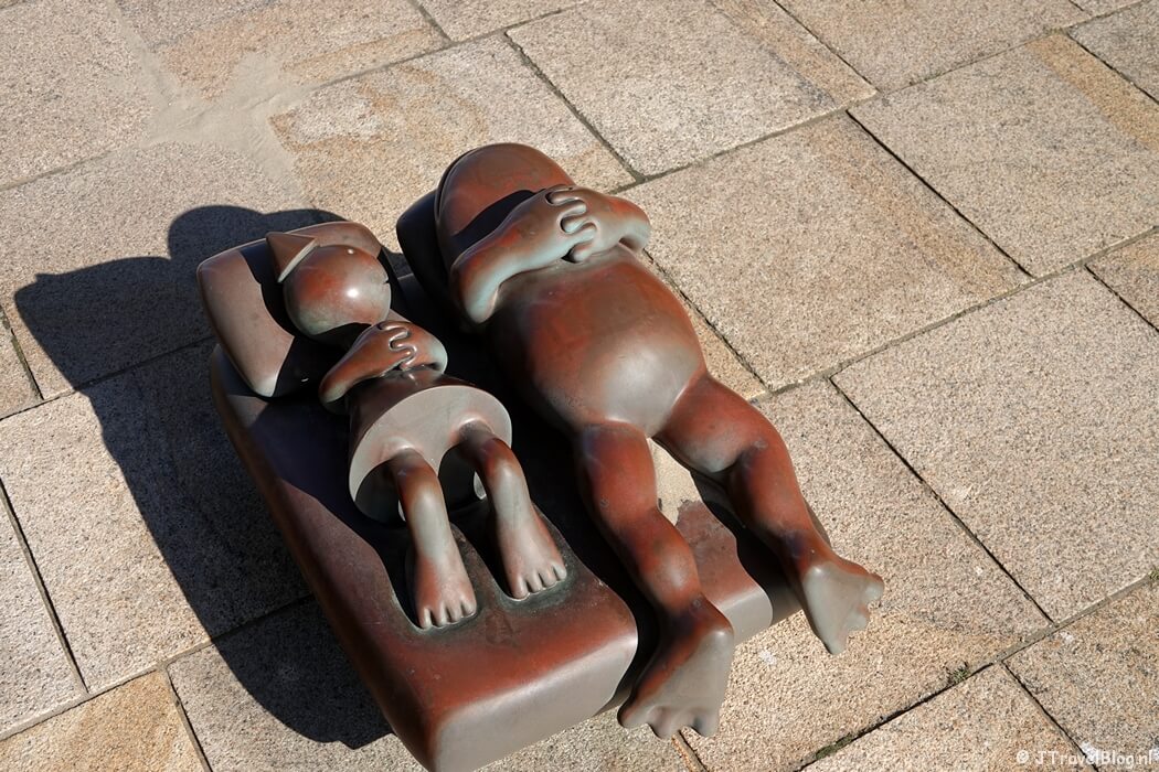 De kikkerprins bij SprookjesBeelden aan Zee in Den Haag