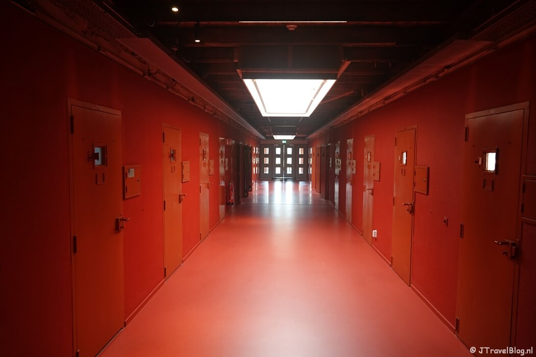 Een cellengang in het Nationaal Monument Oranjehotel in Den Haag