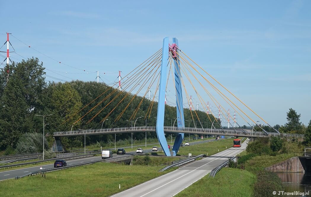 De fietsbrug tijdens de Plesmanroute in Hoofddorp