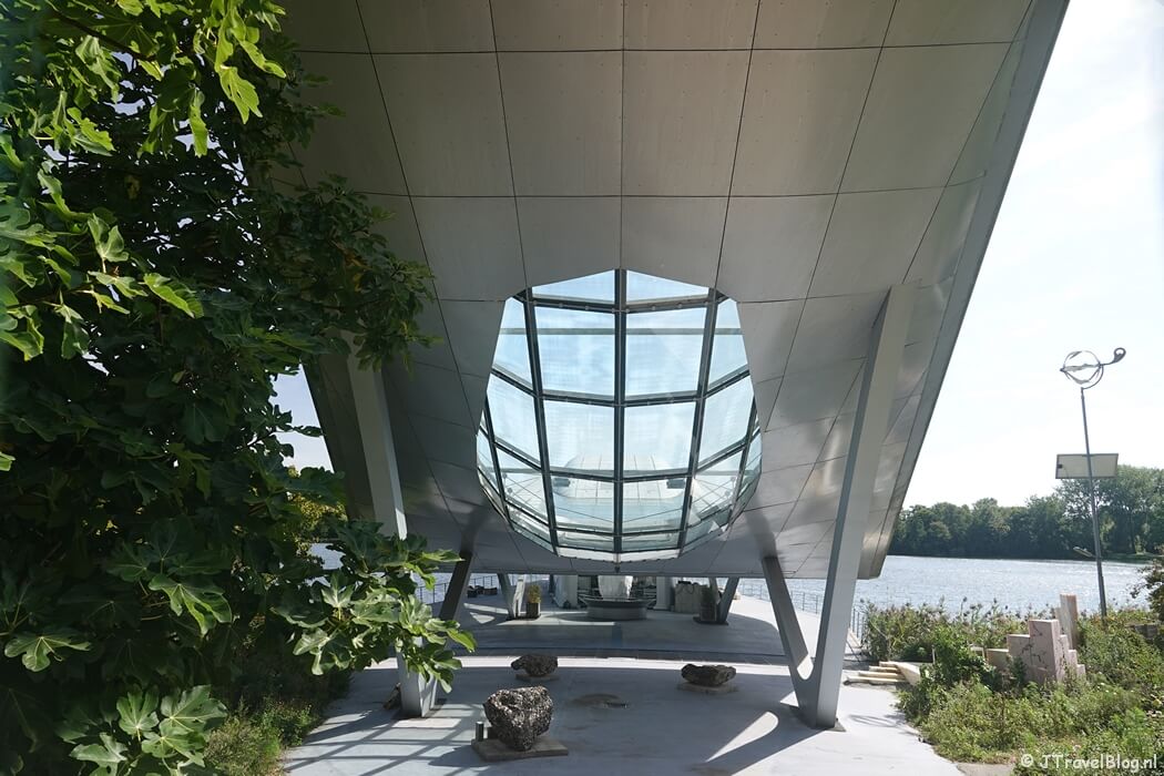 Het paviljoen in het Haarlemmermeerse Bos tijdens de Plesmanroute in Hoofddorp