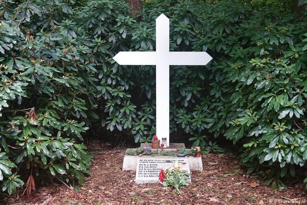 Oorlogsmonument Het Kruis op de berg tijdens etappe 11 van het Pad van de Vrijheid van Veenendaal De Klomp naar Veenendaal Prattenburg