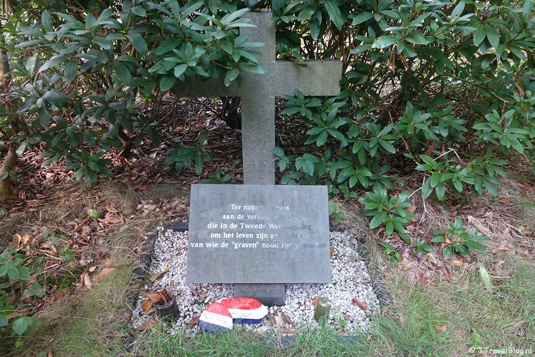 Oorlogsmonument op Landgoed Prattenburg tijdens etappe 11 van het Pad van de Vrijheid van Veenendaal De Klomp naar Veenendaal Prattenburg