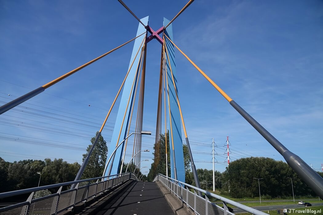 De fietsbrug tijdens de Plesmanroute in Hoofddorp