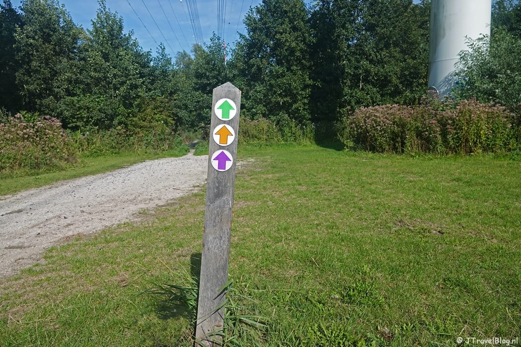 Een oranje routepijl tijdens de Plesmanroute in Hoofddorp
