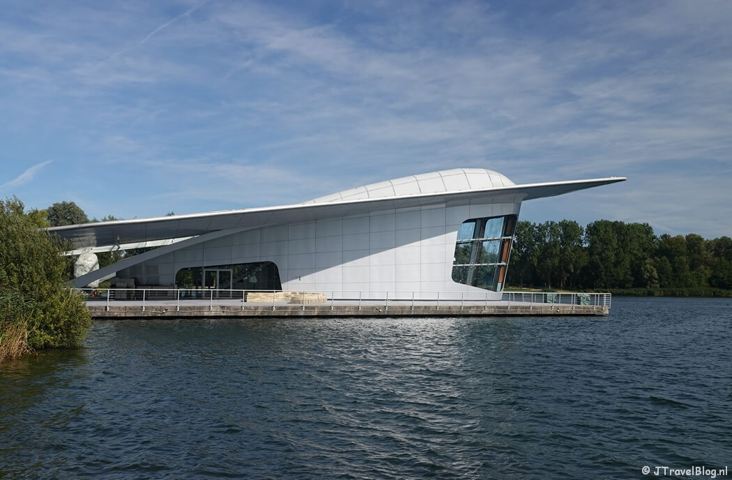Het paviljoen in het Haarlemmermeerse Bos tijdens de Plesmanroute in Hoofddorp