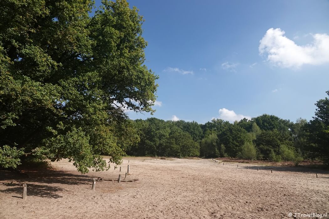 Zandverstuiving tijdens etappe 11 van het Pad van de Vrijheid van Veenendaal De Klomp naar Veenendaal Prattenburg