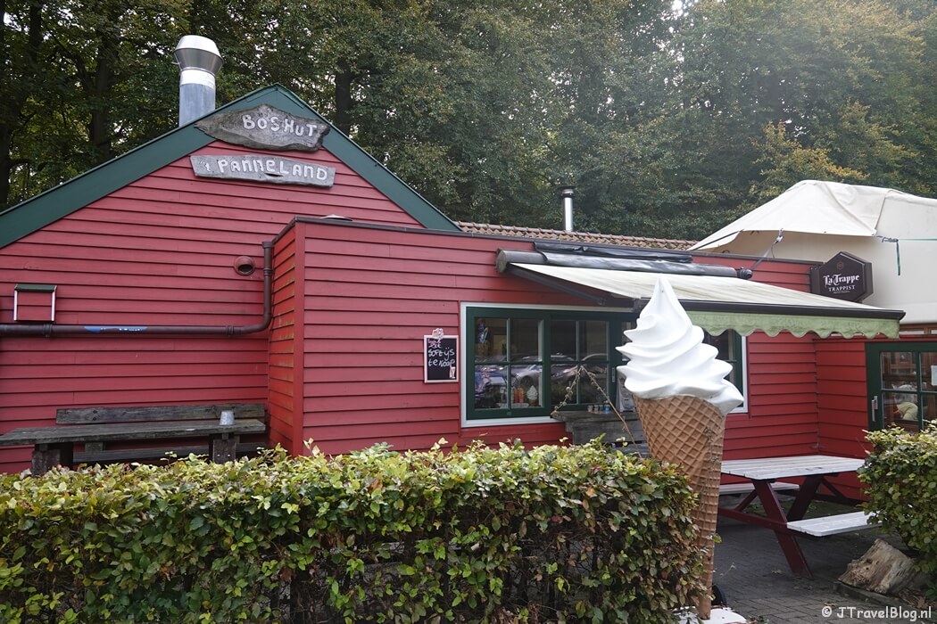 Boshut 't Panneland tijdens de rode wandelroute vanaf ingang Panneland in de Amsterdamse Waterleidingduinen