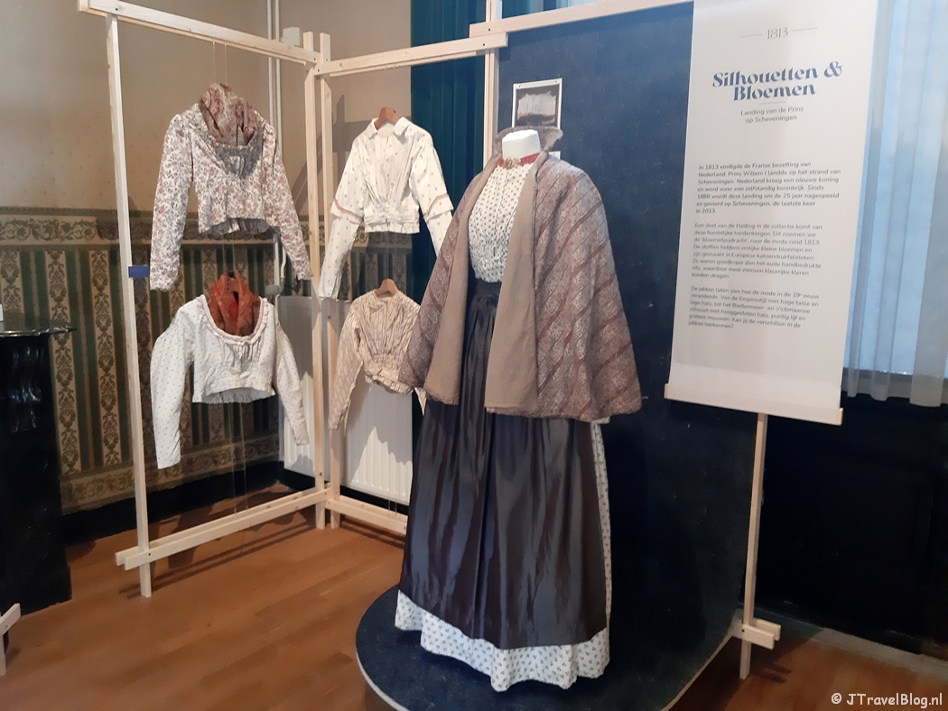 De tijdelijke tentoonstelling 'Draad en Dracht' in Muzee Scheveningen in Den Haag
