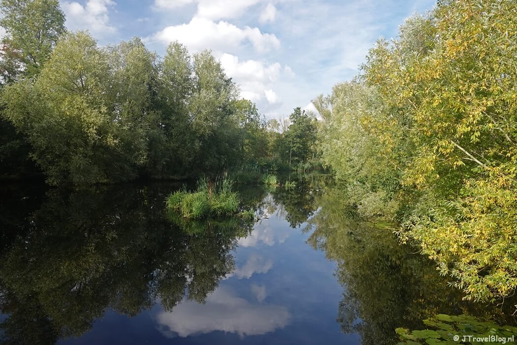 Water in natuurgebied Groene Weelde in Vijfhuizen tijdens de Groene Weelderoute