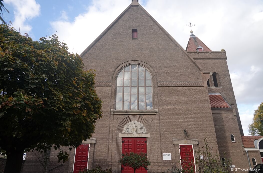 Johannes de Doperkerk in Wageningen tijdens etappe 13 van het Pad van de Vrijheid van Rhenen naar Wageningen