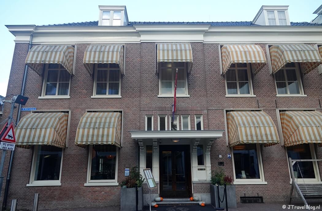 Hotel De Wereld in Wageningen tijdens etappe 13 van het Pad van de Vrijheid van Rhenen naar Wageningen