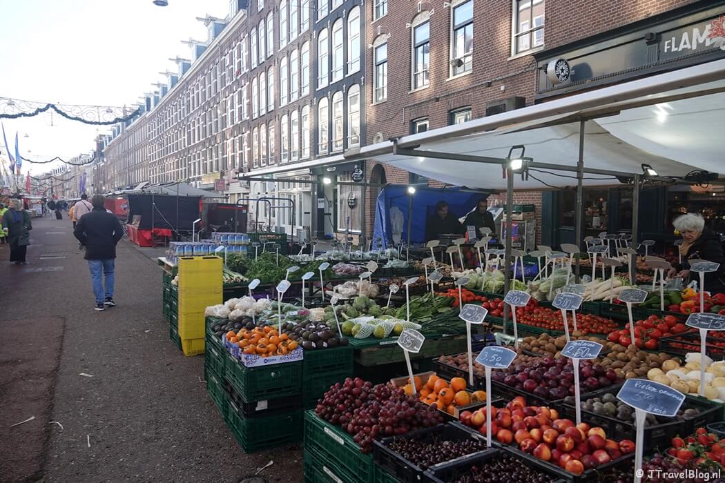 De Albert Cuypmarkt in Amsterdam tijdens de Podwalk Het Verhaal van Nederland – Amsterdam : Weldoeners en weelde in de Pijp