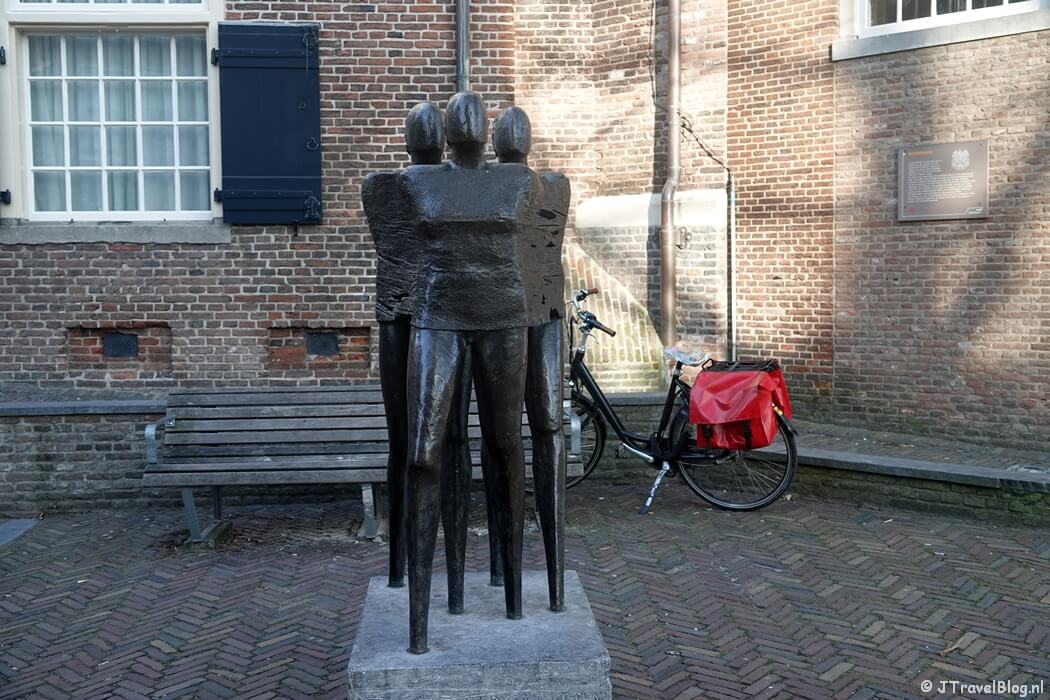 Beeld op de Noordermarkt in Amsterdam tijdens de Podwalk Het Verhaal van Nederland – Amsterdam : Bij ons in de Jordaan