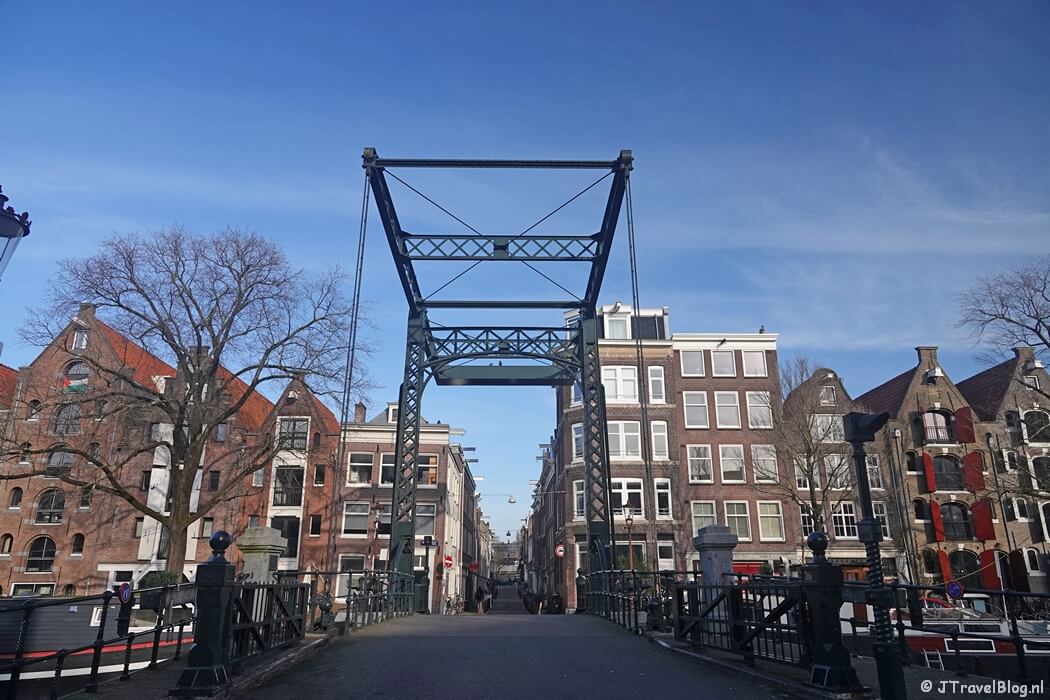 Brug over de Brouwersgracht in Amsterdam tijdens de Podwalk Het Verhaal van Nederland – Amsterdam : Bij ons in de Jordaan
