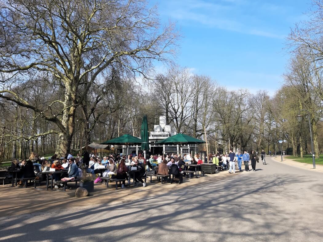 Horeca in het Noorderplantsoen in Groningen tijdens mijn Trage Tocht Groningen
