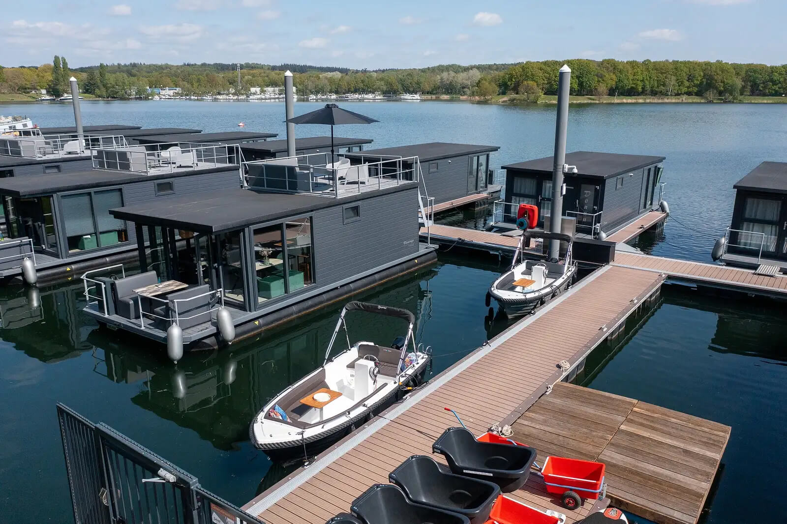 Overnachten op een woonboot : Houseboat in Middelaar