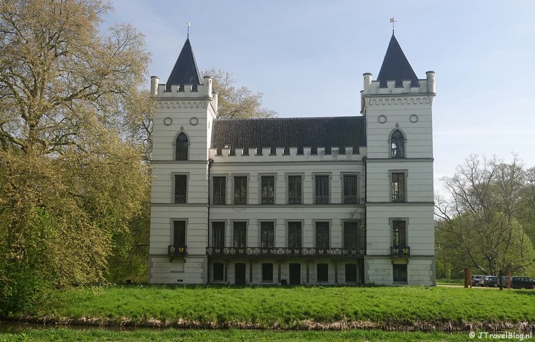 Kasteel Beverweerd tijdens etappe 2 van het Utrechtpad van Odijk naar Cothen