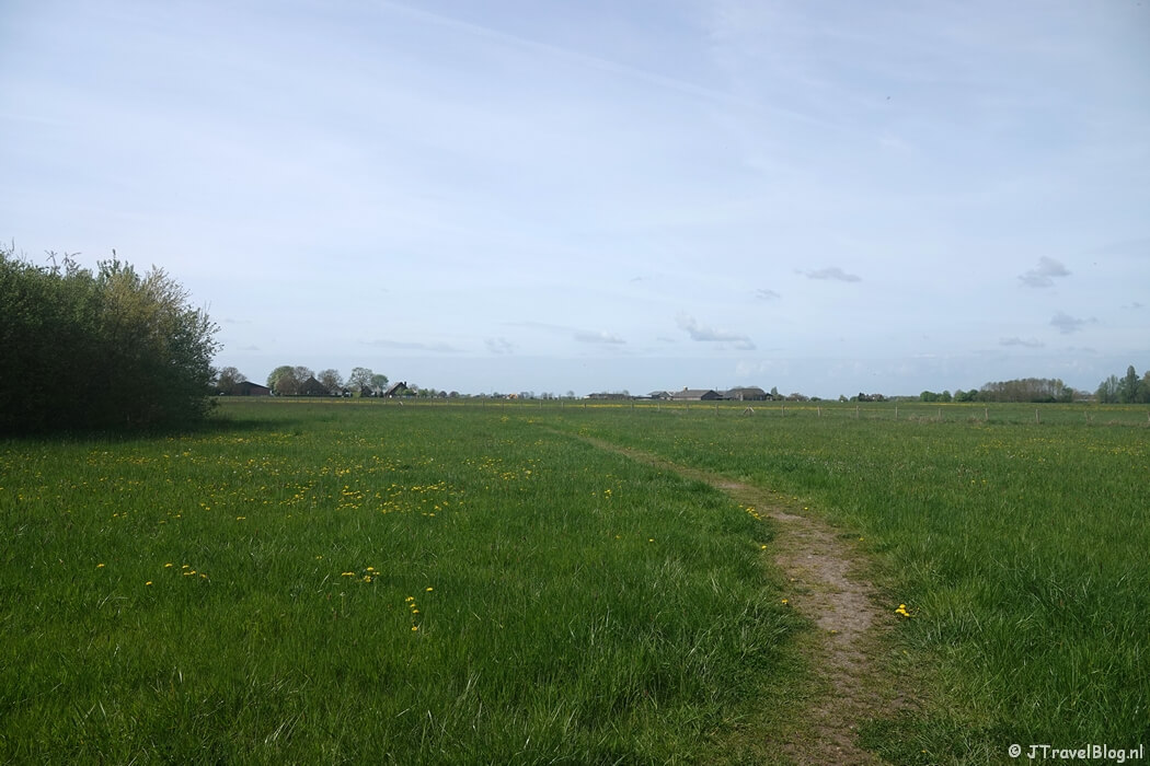 Een veldpad tijdens etappe 2 van het Utrechtpad van Odijk naar Cothen