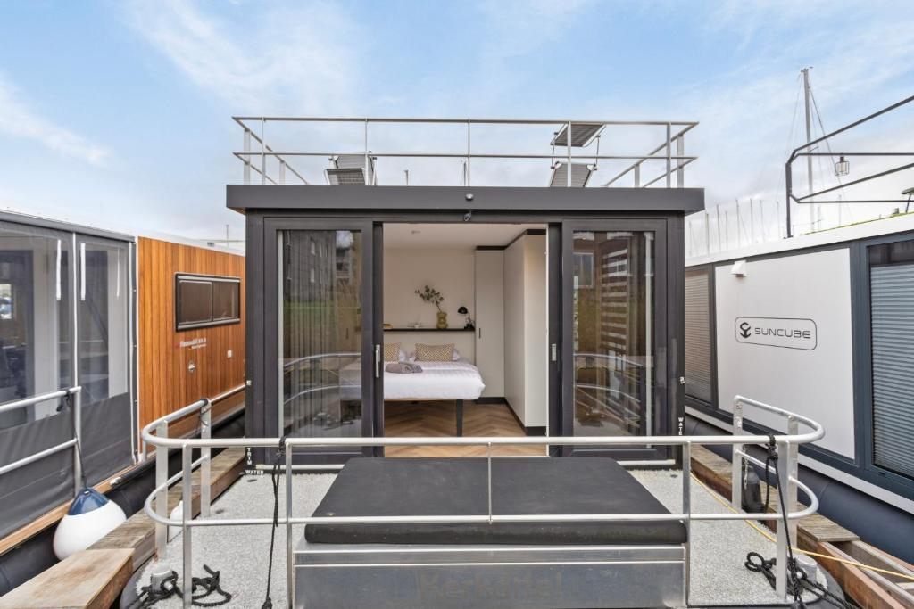 Overnachten op een woonboot : Waterloft in Zeewolde
