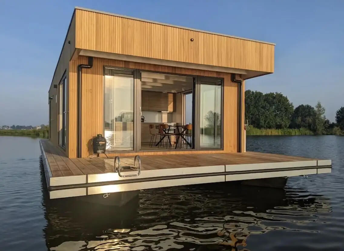 Overnachten op een woonboot : Waterwoning in Buitenkaag