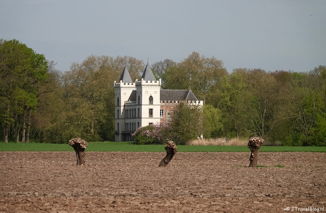 Kasteel Beverweerd tijdens etappe 2 van het Utrechtpad van Odijk naar Cothen