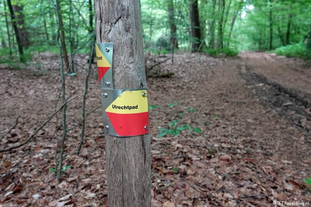 Markeringsteken van het Utrechtpad tijdens etappe 4 van het Utrechtpad van Leersum naar Amerongen