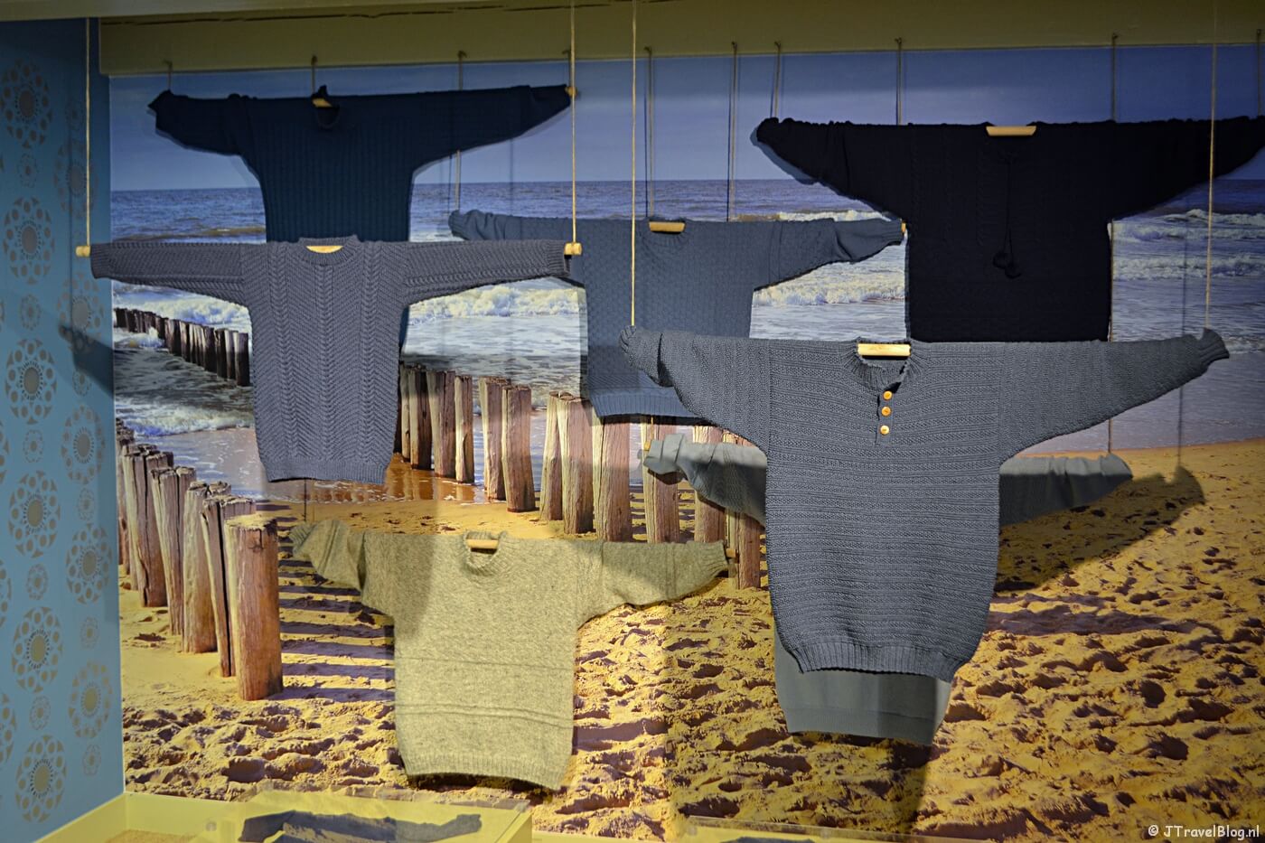 De tentoonstelling Visserstruien van Stella Ruhe in het Klederdrachtmuseum in Amsterdam