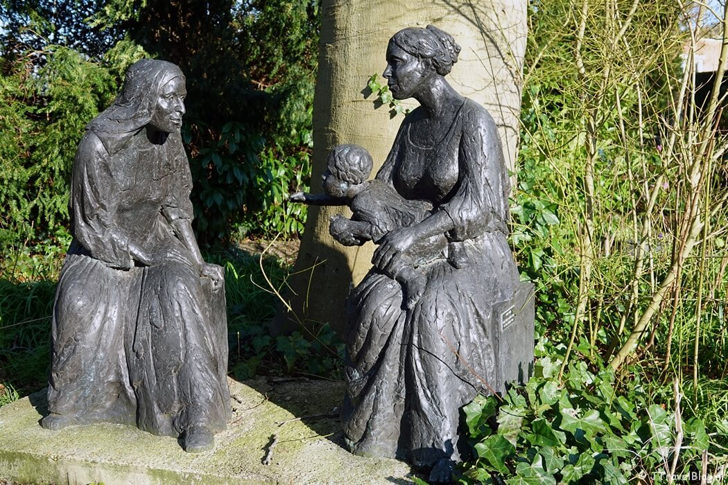 Anna, Maria en Jezus in Bijbelse Tuin Hoofddorp