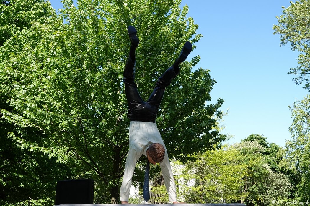 Beeld 'Ein neuer erfolgreicher Tag' aan de Dreef tijdens de Trage Tocht Haarlem