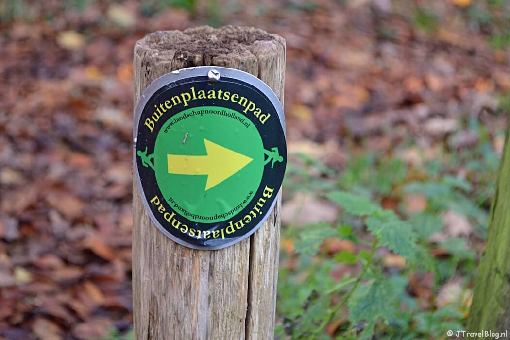 De bewegwijzering van het Buitenplaatsenpad in Heemstede