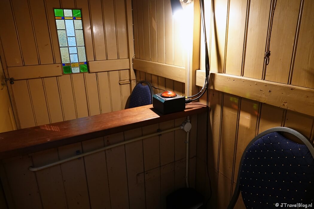 Biechthokje tijdens het 'Mysterie van de Rode Robijn' in de KoepelKathedraal in Haarlem