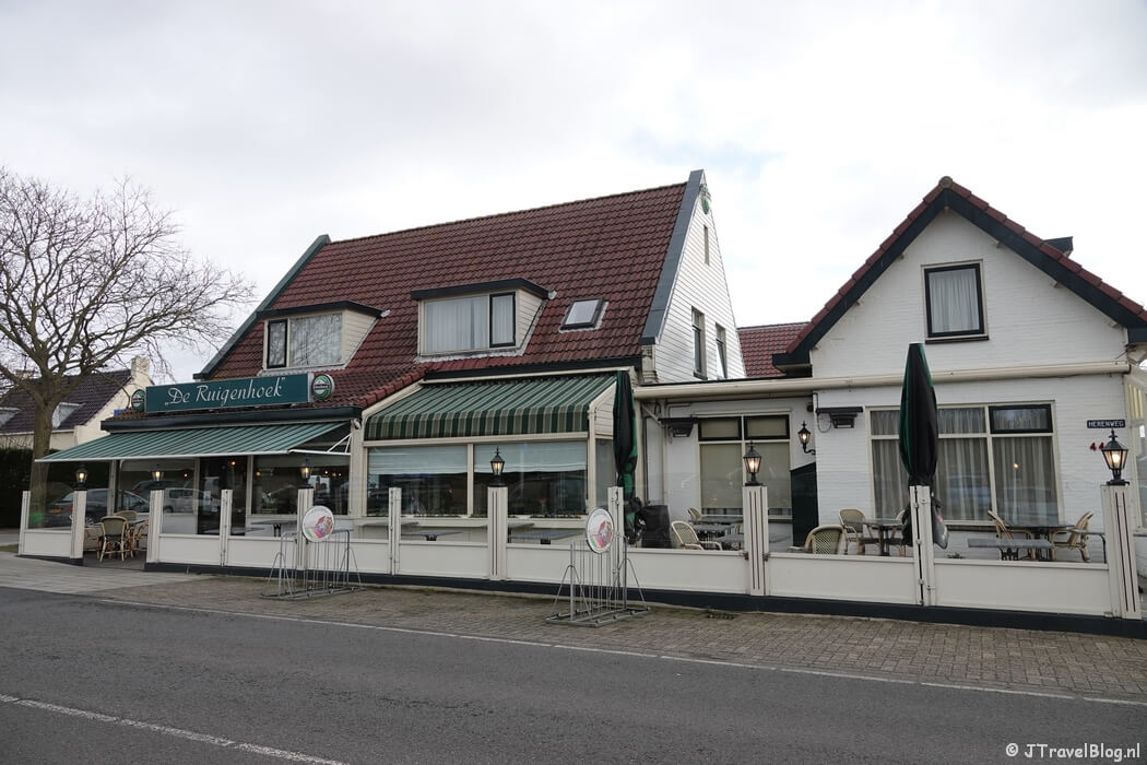 Café De Ruigenhoek tijdens de Verborgen Verleden fietsroute langs historische plekken in Noordwijkerhout en De Zilk