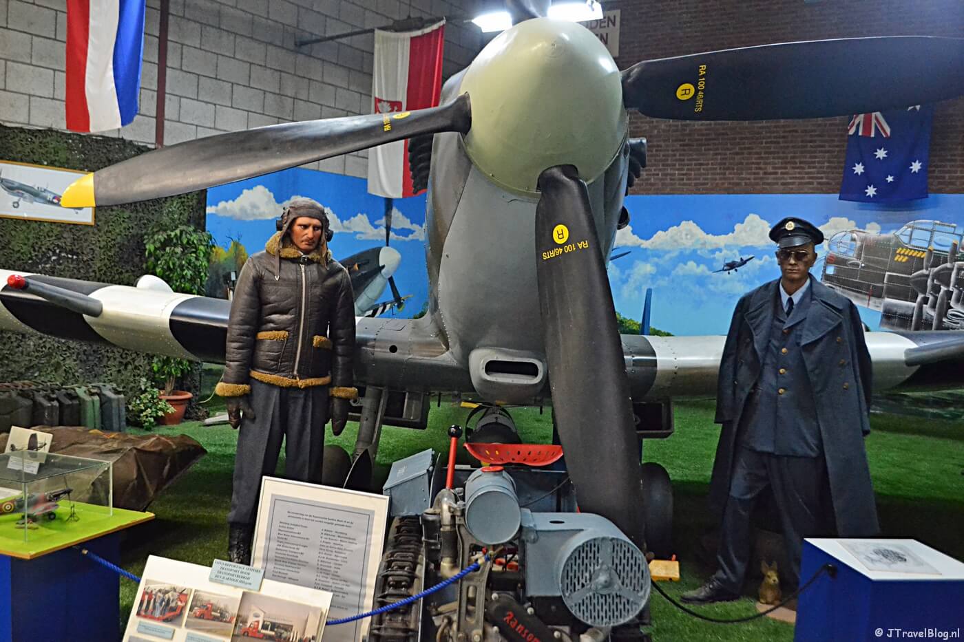 Een reconstructie van een Spitfire in de Spitfirehal in het CRASH Luchtoorlog- & Verzetsmuseum ’40-’45 in Aalsmeerderbrug