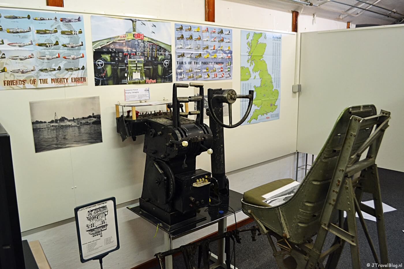 Opbouw van de tentoonstelling ‘8th Air Force’ in het CRASH Luchtoorlog- & Verzetsmuseum ’40-’45 in Aalsmeerderbrug