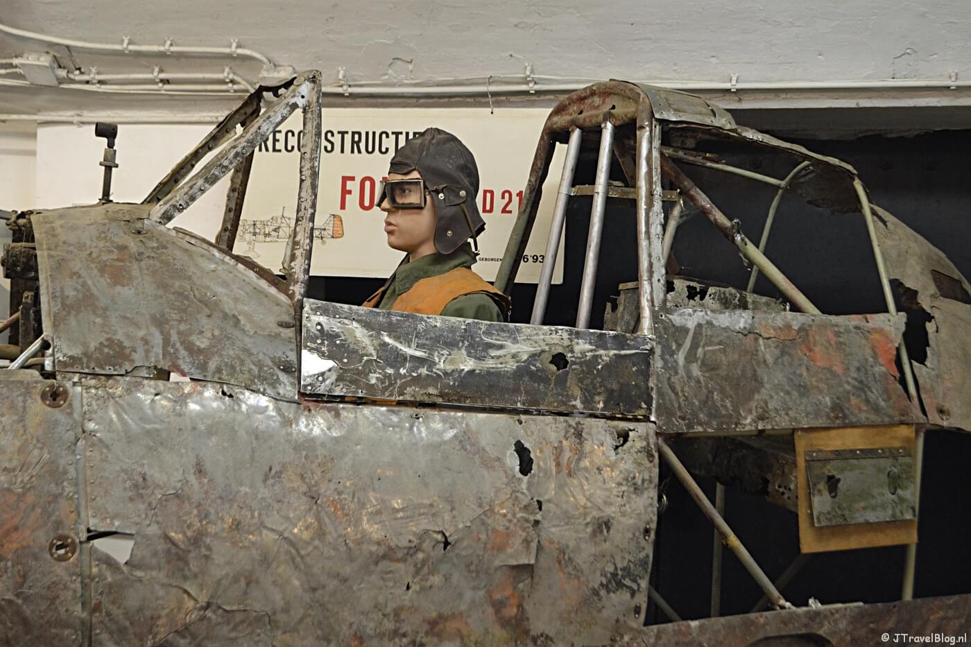 Een Fokker D-XXI in het CRASH Luchtoorlog- & Verzetsmuseum ’40-’45 in Aalsmeerderbrug
