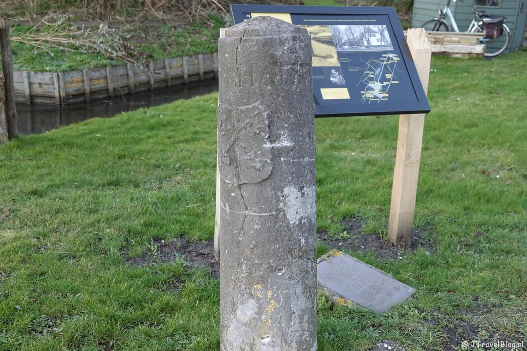 De Scheidingspaal van Halfweg tijdens de Verborgen Verleden fietsroute langs historische plekken in Noordwijkerhout en De Zilk