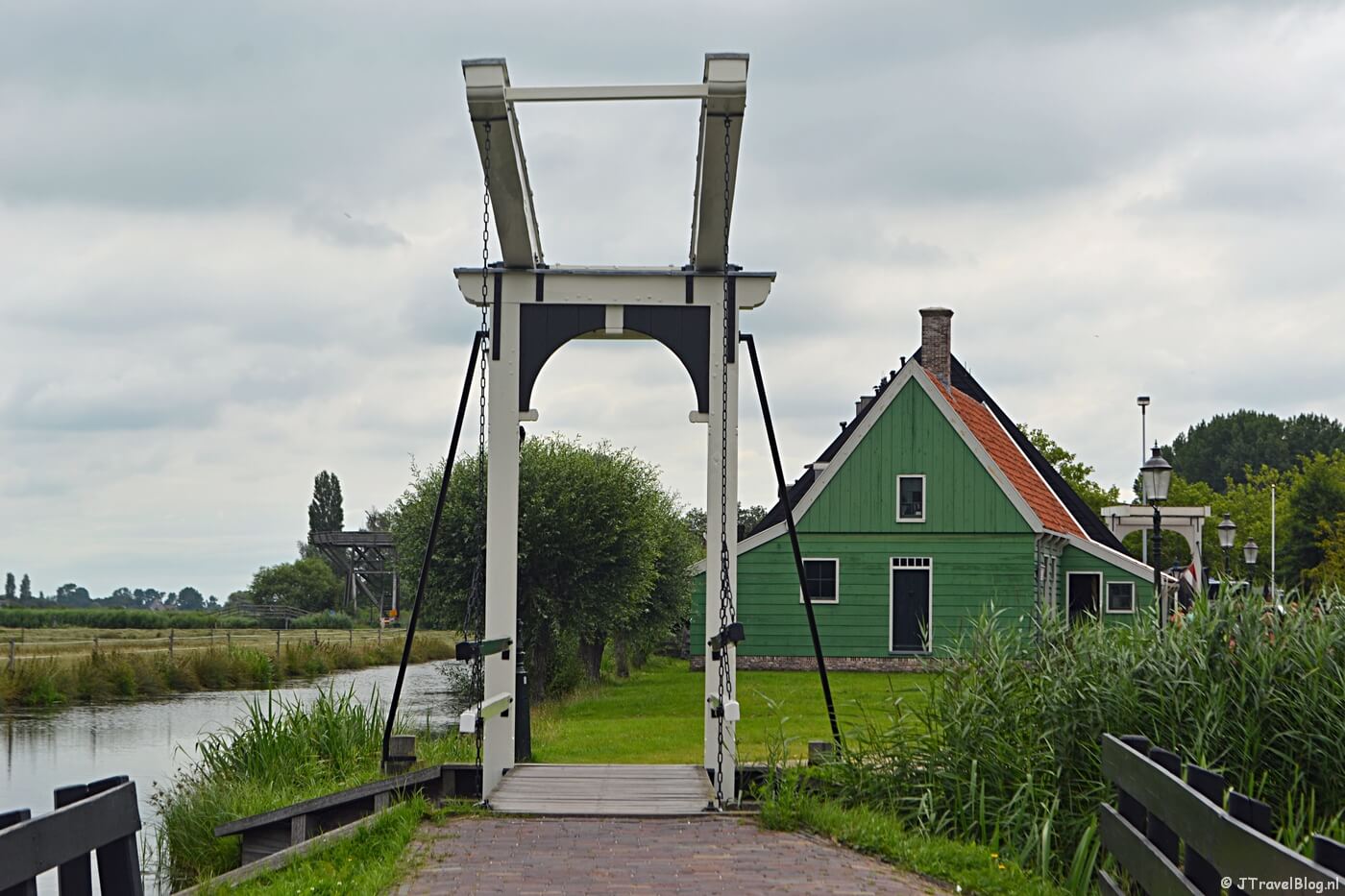 Een van de vele bruggen op de Zaanse Schans