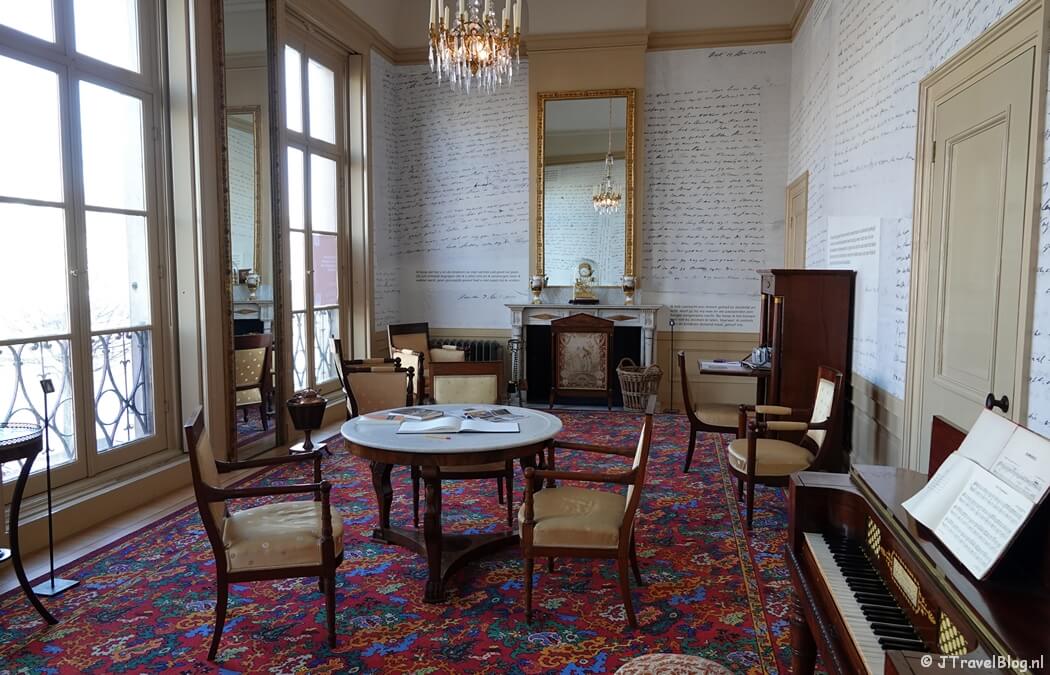 De dagelijkse zitkamer van Huis Barnaart in Haarlem