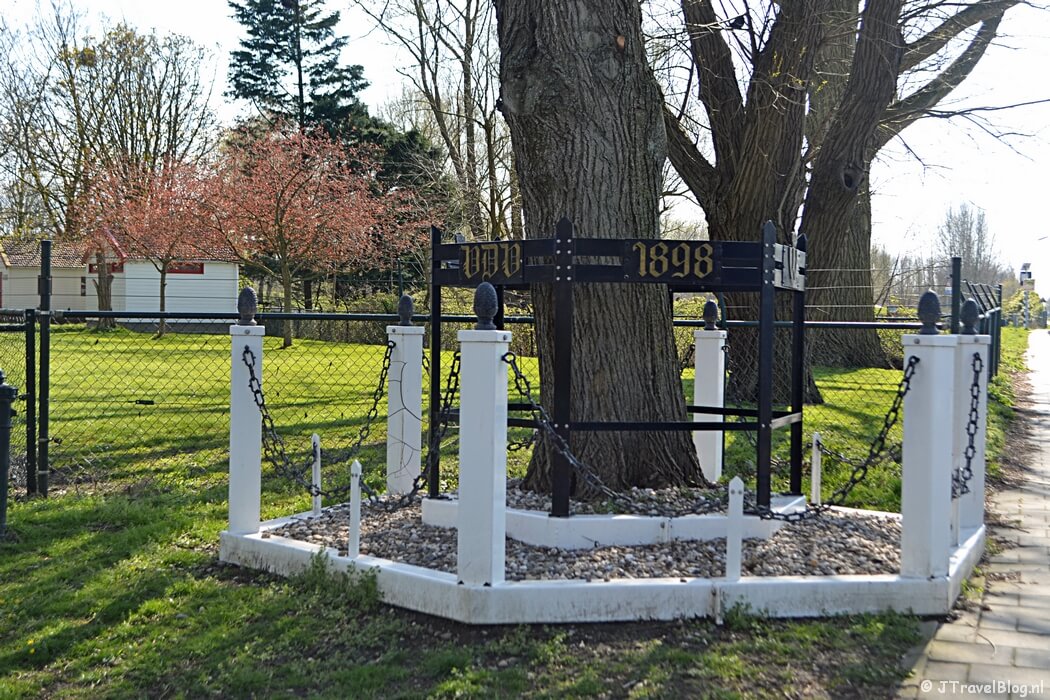 De Koningslinde in Vijfhuizen tijdens de Trage Tocht Vijfhuizen