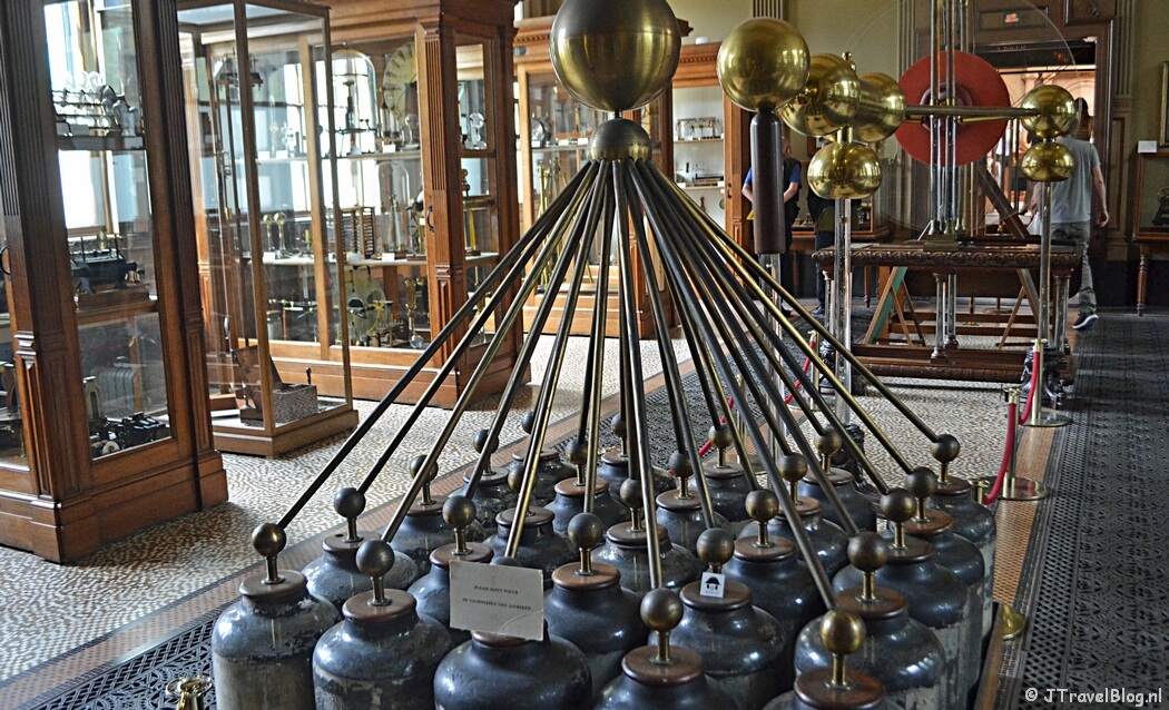 De Instrumentenzaal van het Teylers Museum in Haarlem