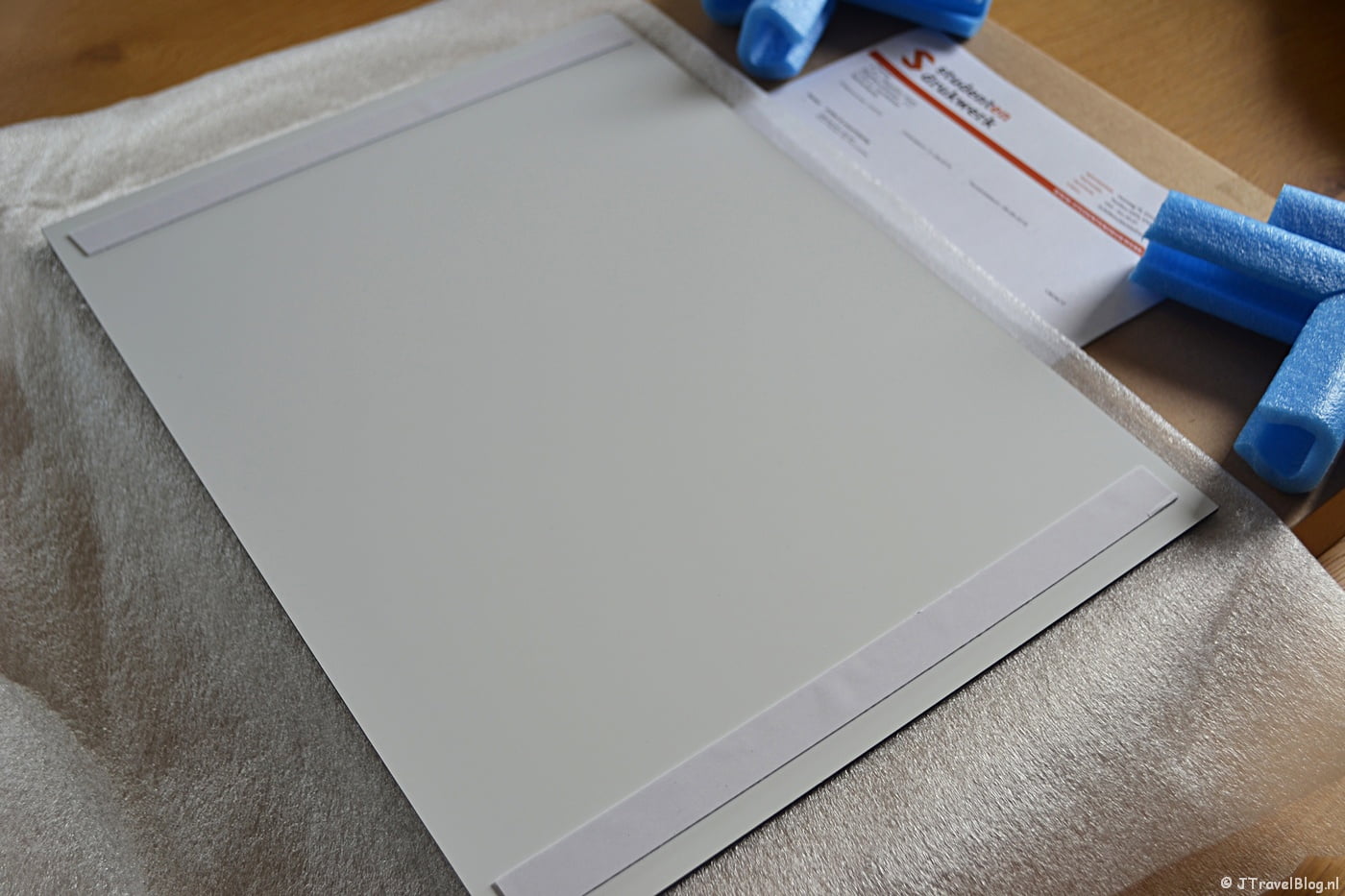 De achterkant van mijn foto op dibond via Studentendrukwerk.nl